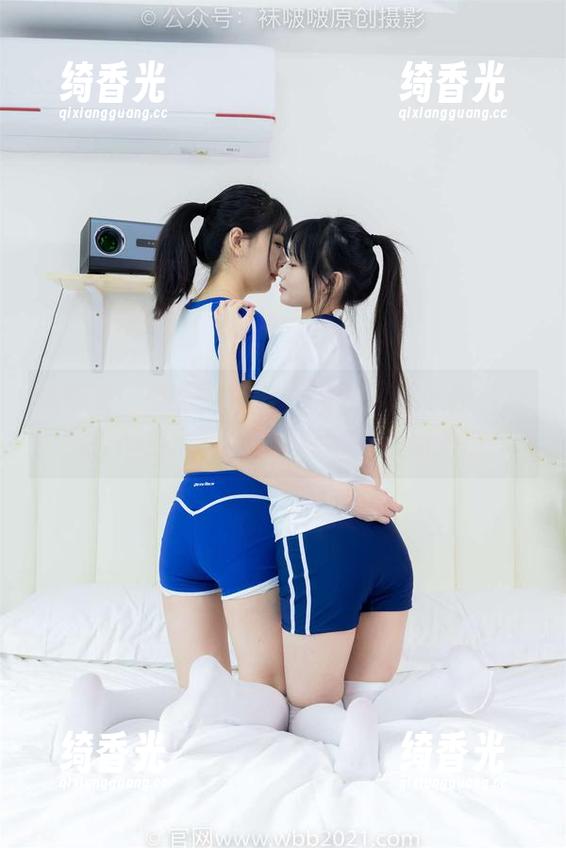 袜啵啵-小淳 袜啵啵 - 美图速递!小淳的高跟长靴,让我不知不觉开始想象冬天的情景。