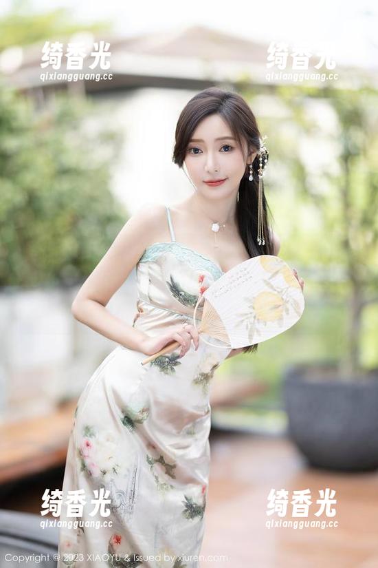 语画界-豆瓣酱 语画界 - 咱们来说说豆瓣酱的职场私拍,图包里的职业装我一度以为是模特休闲时的选搭!