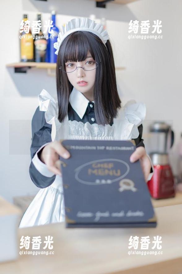 女仆长过期米线线喵，用美图俘获每一个路过的小心心！