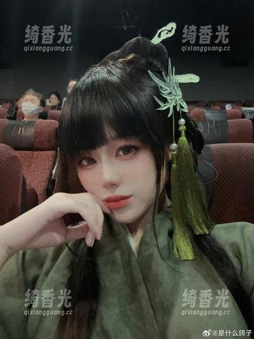 最新图包：阿九从不咕咕的皮衣风格，你敢信这是她的假日装？