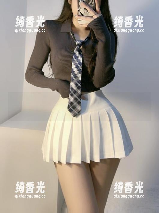 微密圈 - 陈佩奇的套图：油亮肉丝被绿纱包围的日常
