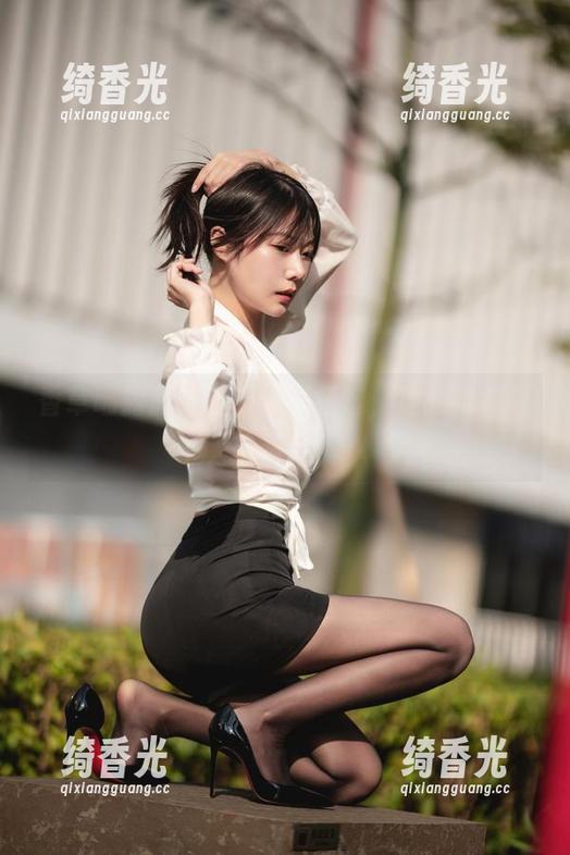 香草喵露露的礼服写真精选，连模特都想抢着穿！