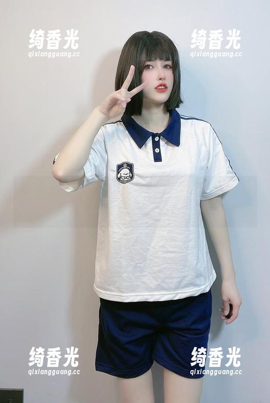 就爱鹿八岁baby那一脚，足球少女的原图实在太有魔力了。
